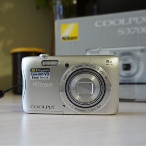 NIKON COOLPIX S3700